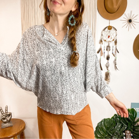 424Fifth NWT Lord & Taylor Abstract Black & White Blousy Short Sleeve Top Large - Picture 12 of 12